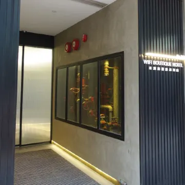 KIFI Boutique Hotel Отели рядом с достопримечательностью «Небоскреб «Централ Плаза»»