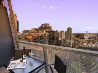 Oaks Melbourne on William Suites Hotels near Melbourne Central Station