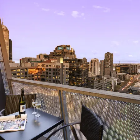 Oaks Melbourne on William Suites
