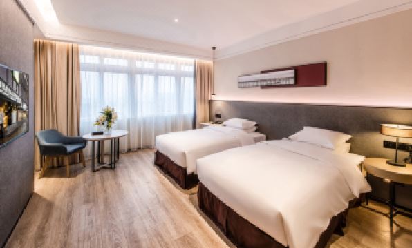 Suning Yayue Hotel (Zhangjiagang Pedestrian Street Manbatt Square)