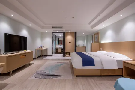 Jiayoulong  Hotel（Kunming High Speed Railway South Station Chunrong Street subway station）