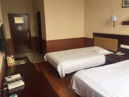 Yucheng Hualianrunfa Business Hotel Отели рядом с достопримечательностью «Songjinhe Park»