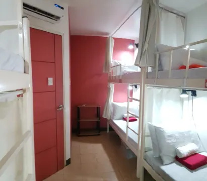 Crossroads Hostel Manila