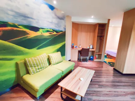 Fang Yuan Hotel (Lei Feng Road, Dengzhou) Отели рядом с достопримечательностью «Nanyang Vocational College of Science and Technology»