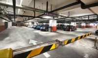 Tianjin Golden Crown Hotel - parking