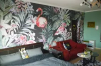 Qimu Audio and Video Host Apartment