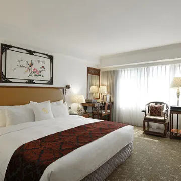 Hotel Sunshine Отели рядом с достопримечательностью «Небоскреб «85 Скайтауэр»»