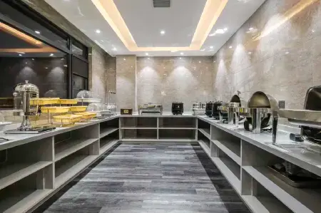 Xingzhou Bay Grand Hotel (Ganzhou Yudu County Changzheng Square)