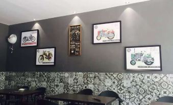 Huada Hotel - Housity