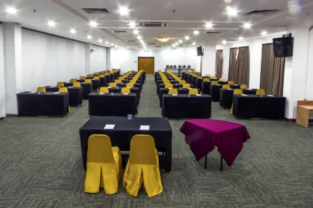 Hotel Grand Continental Langkawi Отели рядом с достопримечательностью «Wat Koh Wanararm Langkawi»