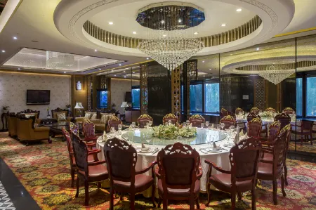 Grand Skylight Hotel Beijing Отели рядом с достопримечательностью «Linglong Tower»