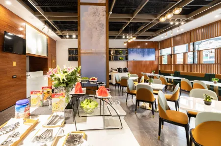 Atour X Hotel Wuhan Yellow Crane Tower Wuchang Station East Square Отели рядом с достопримечательностью «Library of Faculty of Information Sciences»