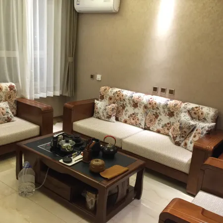Panshi Zijinghua Business Hotel