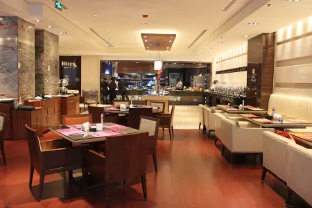 Courtyard by Marriott Shanghai Jiading Отели рядом с достопримечательностью «Shanghai Open University Jiading Branch»