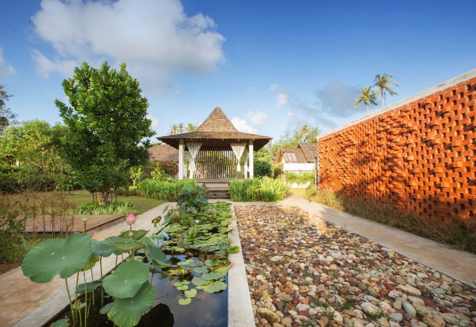 2. 미라 몬트라 리..