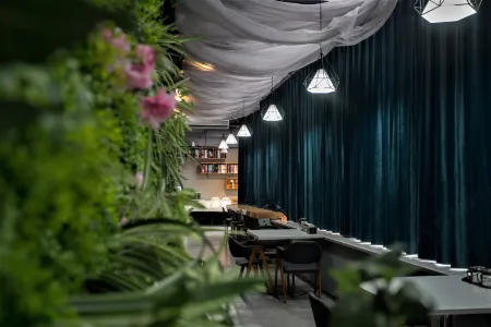 Jia He Jing Pin Jiu Dian