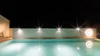 Nanjing Yuequnqing·Thai style Tangquan Holiday Homestay - Infinity Pools