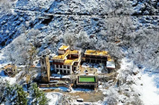 丹巴罕額莊園（中路藏寨觀落日點店） 酒店