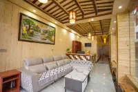 Furong Town Guohua Inn