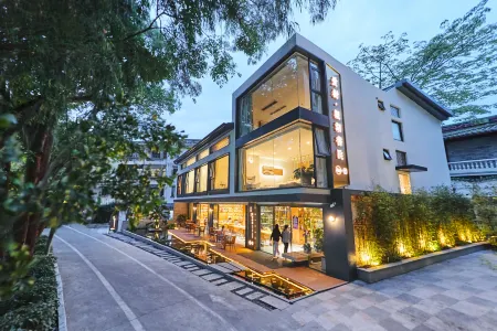 Itree Lake View Academy Hostel Отели рядом с достопримечательностью «Hejiang Attic»