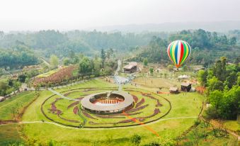 Huanglongxi Happy Pastoral Wild Fun Hotel