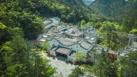 Xiangyuan Yungu Holiday Hotel Отели рядом с достопримечательностью «Световой вершина»