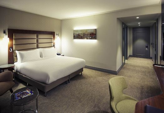 디 아티잔 호텔의 깔끔한 객실