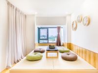 青岛海尚海景度假公寓 - 云端观海榻榻米双床套房