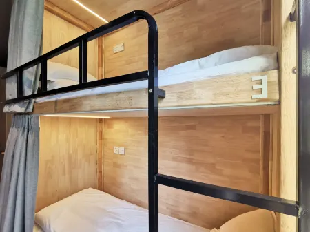 Roomix Hostel (Shanghai Jing'an Temple)