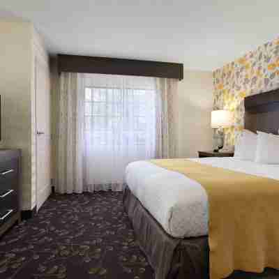 Embassy Suites by Hilton Napa Valley Rooms