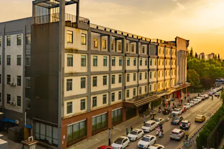 Atour Hotel (Xuanwu Lake, Xuanwumen), Nanjing Отели рядом с достопримечательностью «Nanjing Hongshan Forest Zoo»