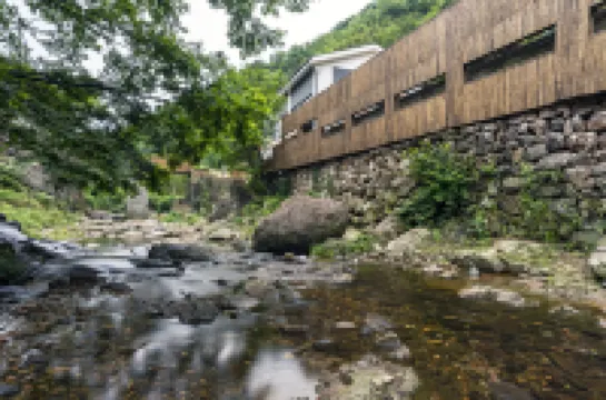 Lin'an Wuta Xinshe Tangquan Homestay Hotels near Longmen Mijing Scenic Spot