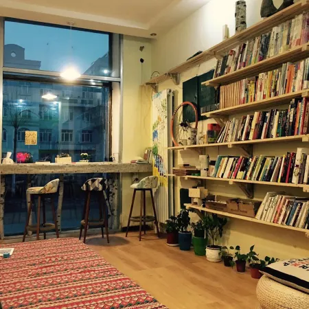 Yilu Xiangdong Youth Hostel