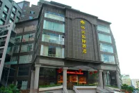 Weihua InternationaI Hotel Hotels near Shuli Grain & Oils Shop