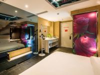 怡莱酒店(杭州高沙路地铁店) - 浪漫大床房