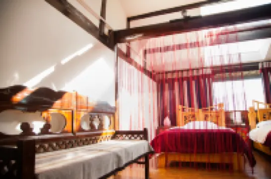 Deyang Mansion Hotels in Shangri-La