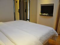 骏福连锁酒店(广州燕岗路地铁站店) - 标准大床房(无窗)