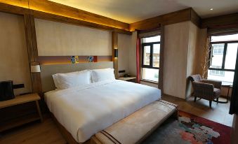 Shangri-La Feifan Tibetan Boutique Hotel