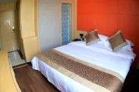Yunxi Changhong Hotel (Qixi Square, Yunxi Bus Station)