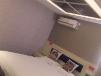 99优选酒店(上海惠南步行街店) - 电竞主题大床房