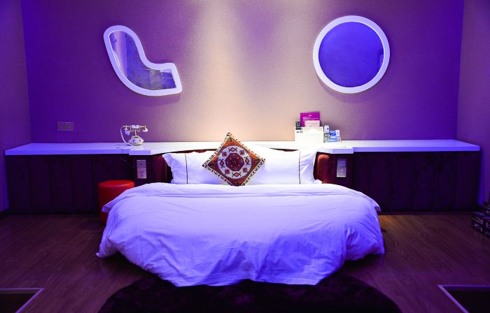 We Love Hotel