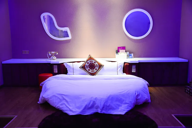 We Love Hotel
