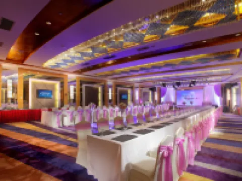 Zhuhai Charming Holiday Hotel (Gongbei Port High Speed Rail Station Store) Hotels in Zhuhai