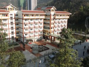 Bashan Jinyuan Hotel