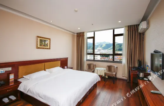 寬甸橋頭假日酒店