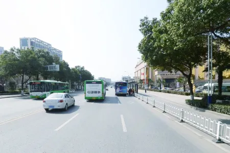 Jinyuanbao Hotel (Nanjing Jinyu Art Museum) Отели рядом с достопримечательностью «Nanjing Institute of Engineering (Jiangning Campus)»
