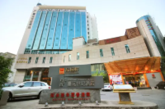 珠海嘉遠世紀飯店（拱北環宇城店） 造浪池附近的飯店