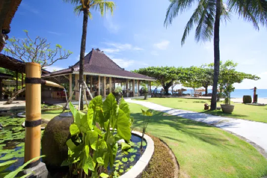 Keraton Jimbaran Beach Resort Отели рядом с достопримечательностью «Pantai Muaya»