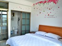 三亚椰海恋海景度假公寓 - 浪漫花香大床房