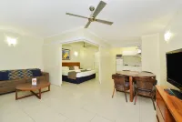 Cairns Queenslander Hotel & Apartments فنادق في كيرنز نورث